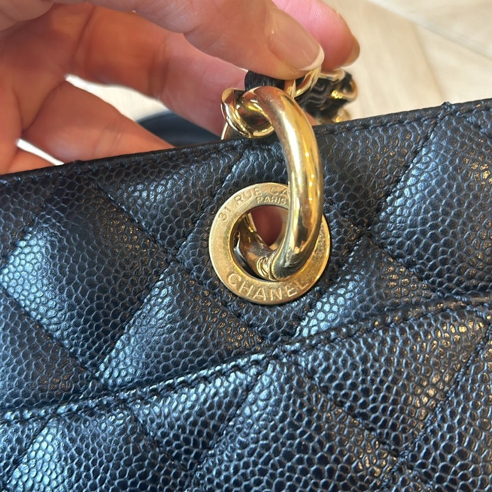 Iconic CHANEL Grand Shopping Tote in black caviar leather with gold hardware - Picture 17 of 17